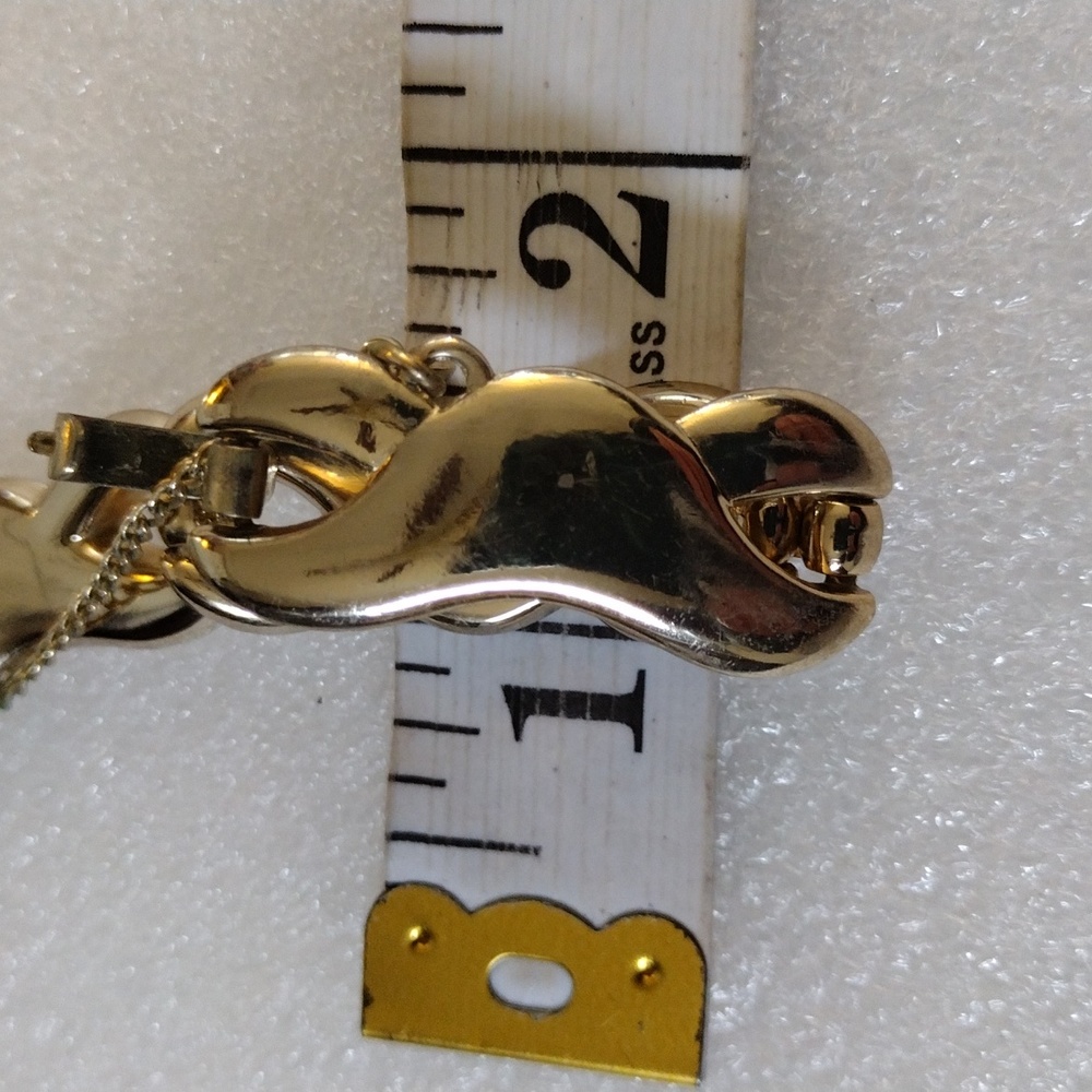 Monet beautiful faux gold linked bracelet. - Picture 8 of 8